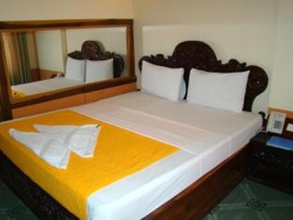 Thy Ny Hotel Battambang Exterior photo