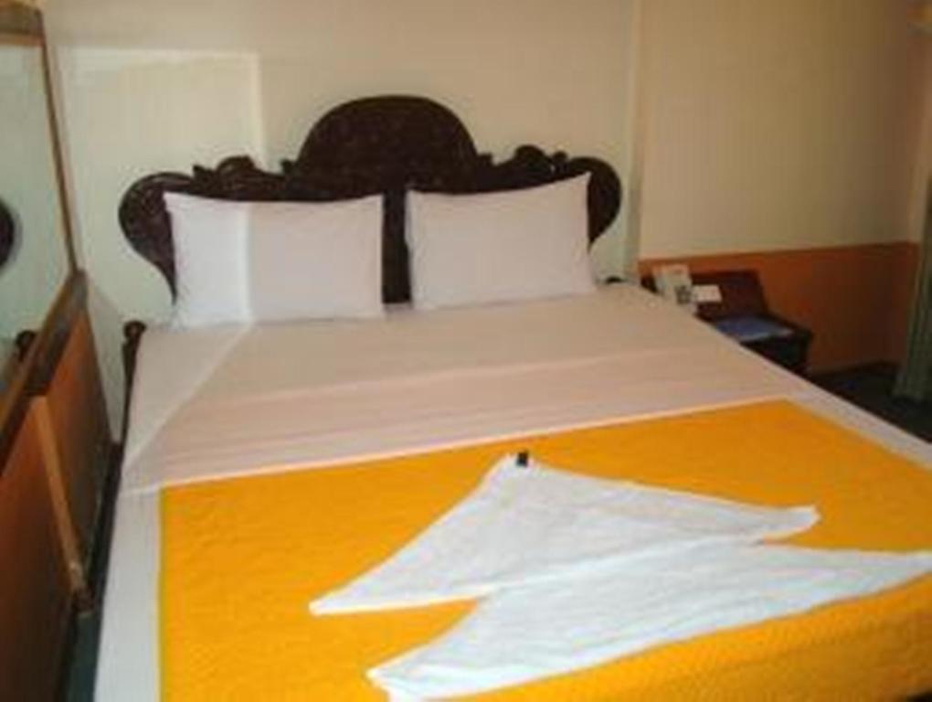 Thy Ny Hotel Battambang Exterior photo